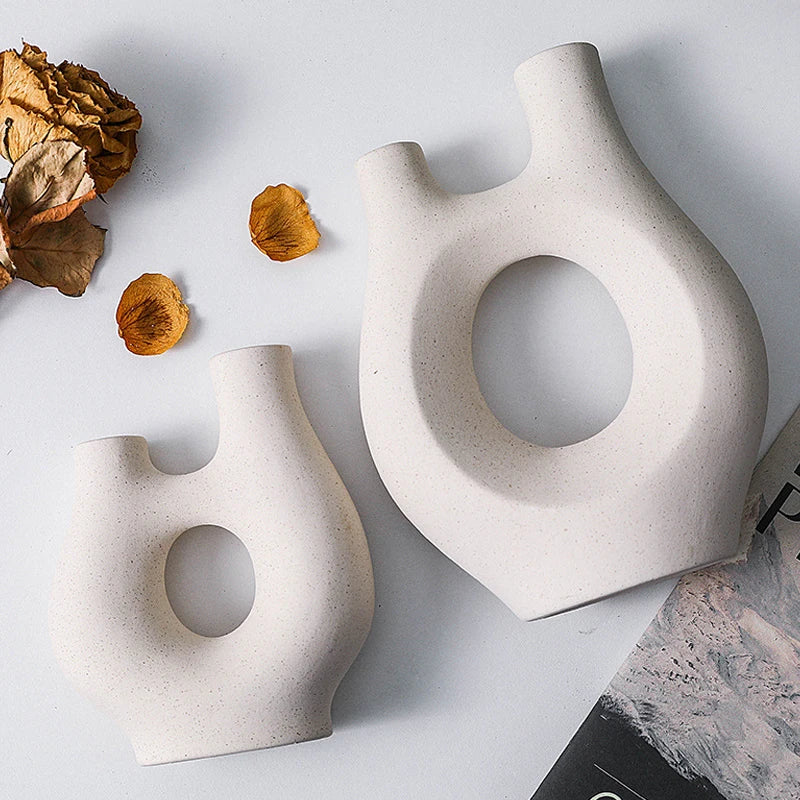Minimalist White Ceramic Vase – Sculptural Home Decor