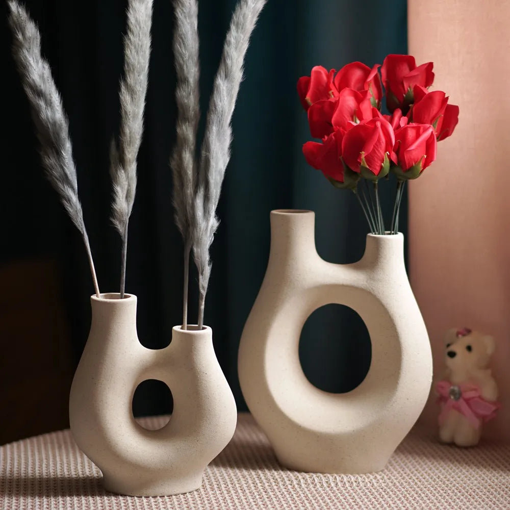 Minimalist White Ceramic Vase – Sculptural Home Decor