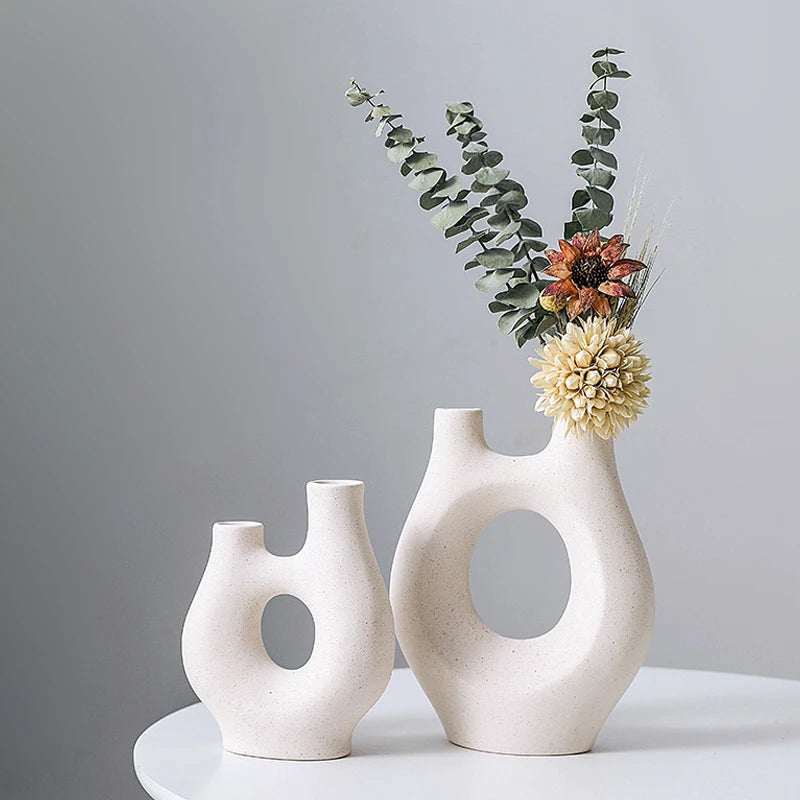 Minimalist White Ceramic Vase – Sculptural Home Decor